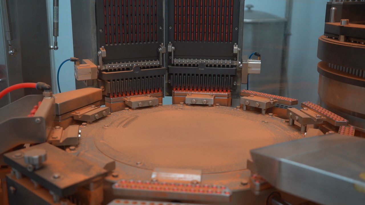 Automatic capsule filling machine for supplement startup