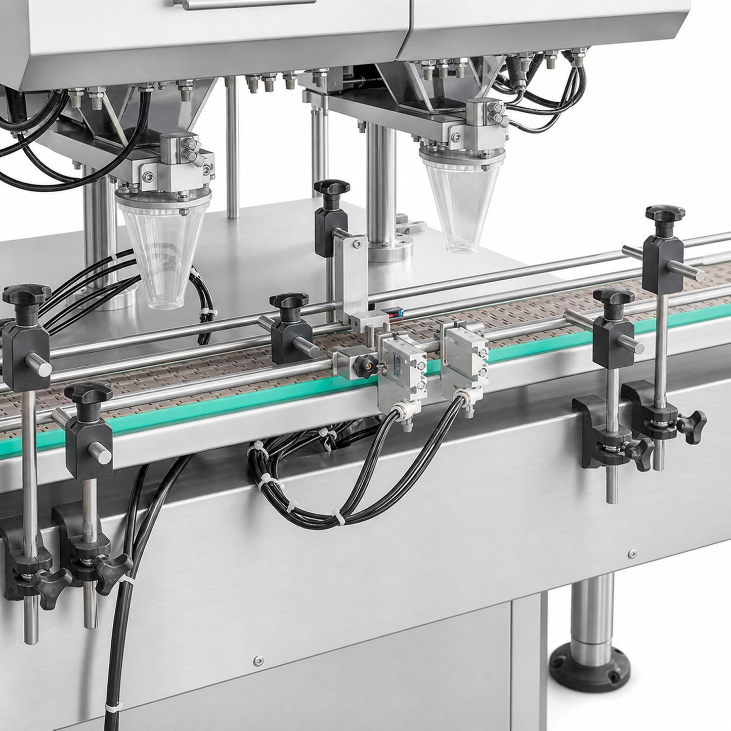 
                  
                    Automatic counting machine for bottling lines — close-up view
                  
                